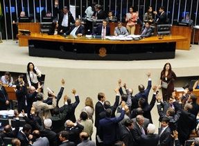 DEM obstrui e Cmara suspende votao para criar cargos para PSD