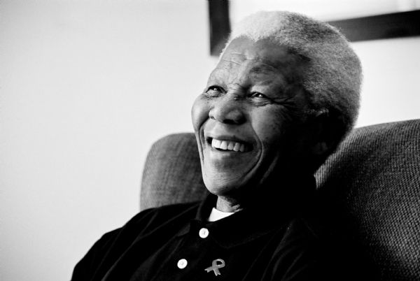 Morre aos 95 anos Nelson Mandela, lder sul-africano cone no combate ao racismo no mundo