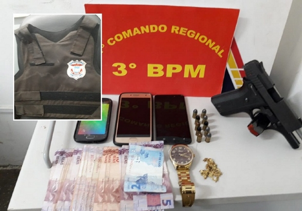 Grupo  preso em posse de arma e colete a prova de balas da Polcia Civil