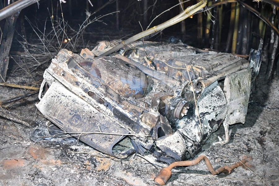 Motorista morre carbonizado aps capotar carro na MT-270; fazendeiros ainda tentaram apagar chamas