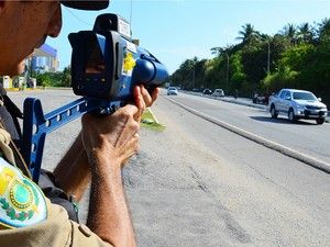 PRF prende trs bbados ao volante e flagra caminhonete a 160 km/h em rodovia