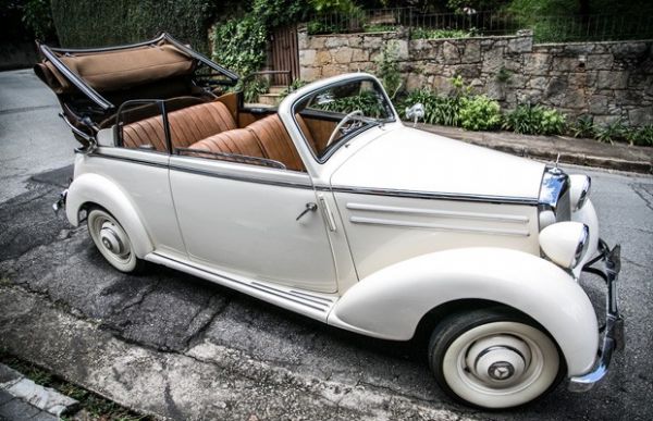 Mercedes 1951 'celebridade' passa por restaurao de 30 anos