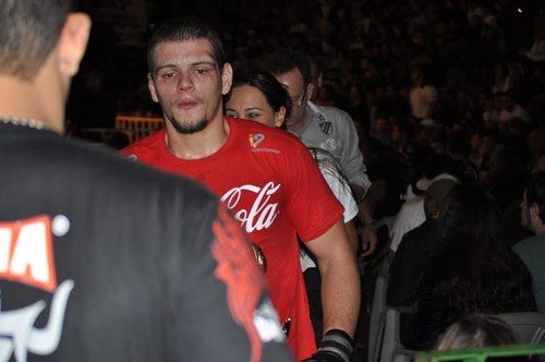 Cuiabano Roberto Corvo brilha em luta de MMA no RJ  por nocaute