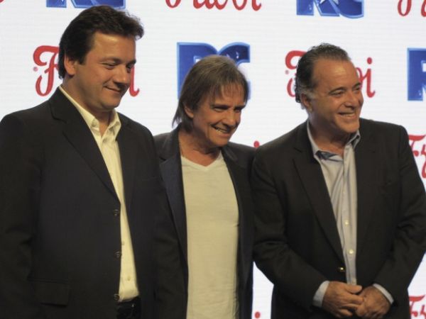 Roberto Carlos processa JBS aps quebra de contrato milionrio