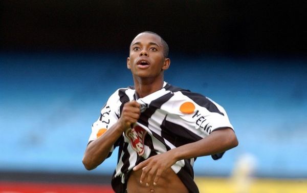 Robinho em 2004, ainda com 20 anos: bicampeo brasileiro com o Santos