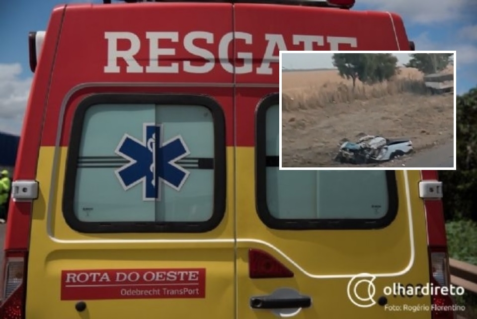 Grave acidente entre Fiat Strada e carreta deixa motorista morto; picape ficou totalmente destruda