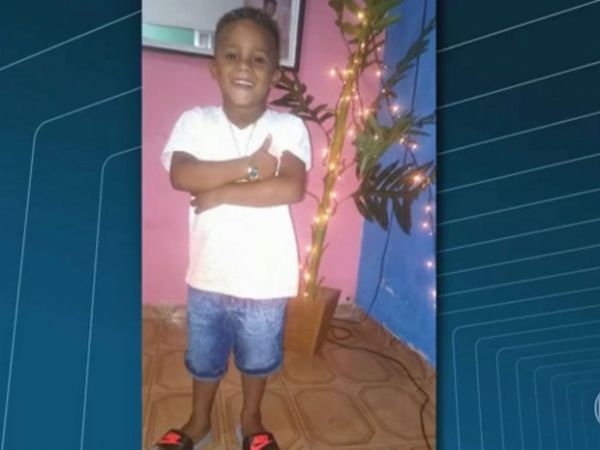 'Volta, meu filho',se desespera me de menino morto por bala perdida no Rio