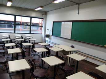 Professores da rede estadual de ensino deflagram greve a partir de hoje e 450 mil alunos ficam sem aula
