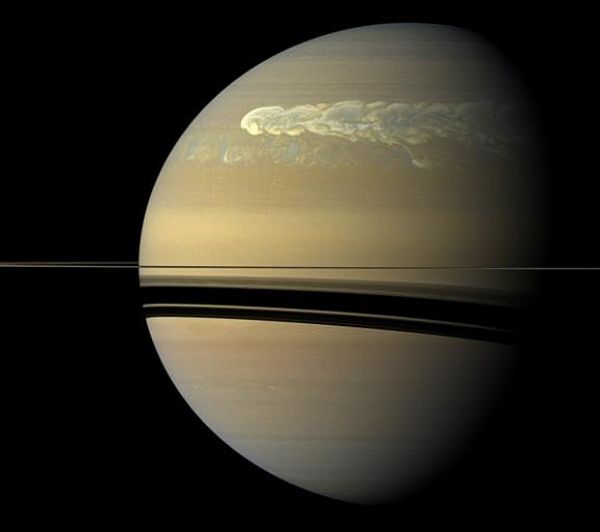 Supertempestade em Saturno inicia com interao do vapor na atmosfera