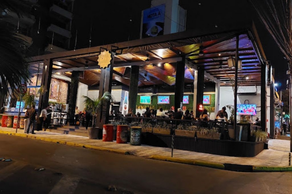 Casal  preso aps consumir R$ 207 em bar na Praa Popular e no pagar conta