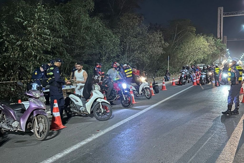 Mais de 90 motociclistas so multados em blitz da Lei Seca; dois presos