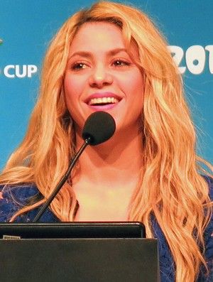 Shakira comemora 3 Copa e lembra 2010: 