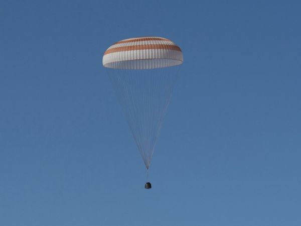 Equipe do 'astronauta pop' Chris Hadfield volta em segurana  Terra