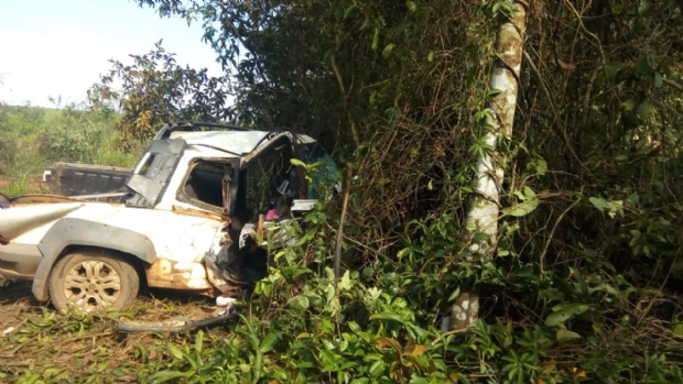 ​Quatro pessoas da mesma famlia morrem aps Strada colidir em carreta