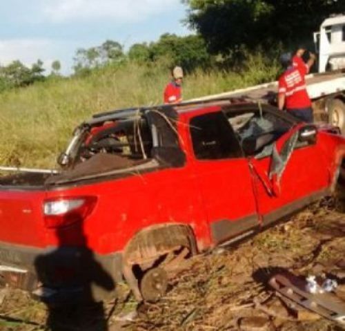 Sem cinto de segurana, o menor foi arremessado para fora do veculo