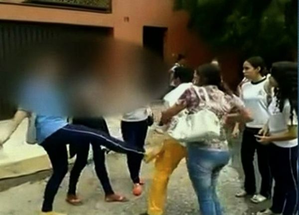 Pai filmado agredindo alunas diz que filha era ameaada na escola, em GO