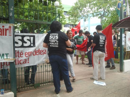 Manifestantes fazem panelao no Paiagus e so barrados (veja fotos)