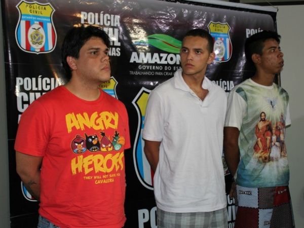 'Fiz por dinheiro e me arrependo', diz suspeito de matar famlia em Manaus