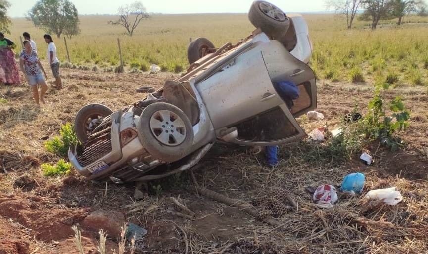 Taxista morre aps capotar carro em curva da rodovia MT-240