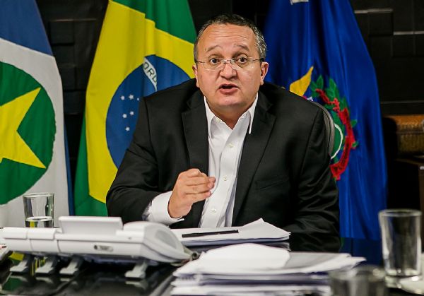 J tomamos em 2 de janeiro as medidas adotadas pelo Governo Federal agora, diz Taques