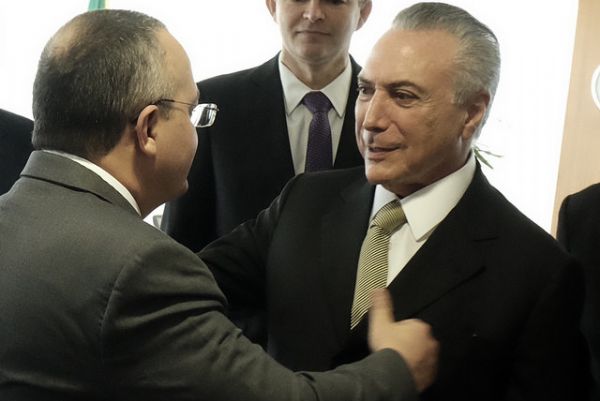 Michel Temer promete a Pedro Taques pagar R$ 400 milhes do FEX este ms