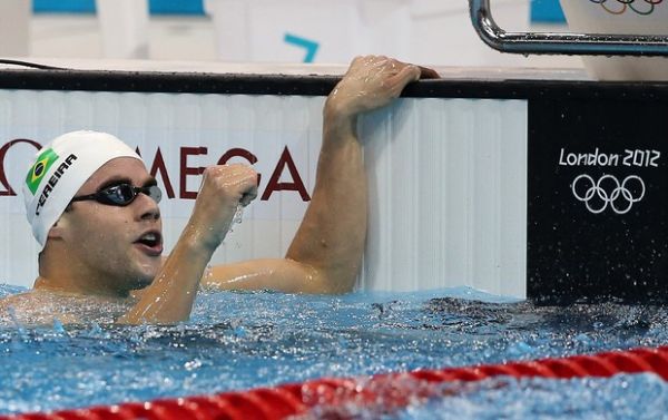 Thiago  prata nos 400m medley; Lochte vence, e Phelps  quarto