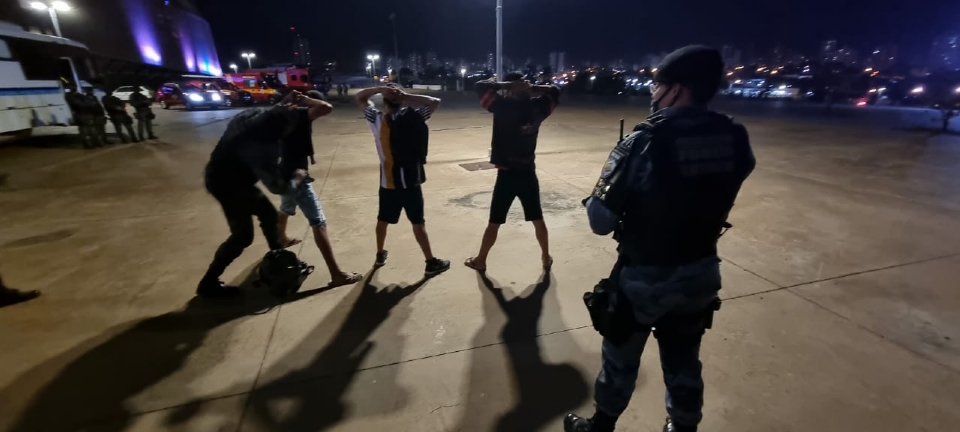 Cinco torcedores do Flamengo so detidos por tentar invadir Arena Pantanal