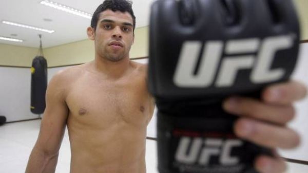 UFC 149: Antes de lutar pelo cinturo, Renan Baro ter que vencer o duelo contra a balana