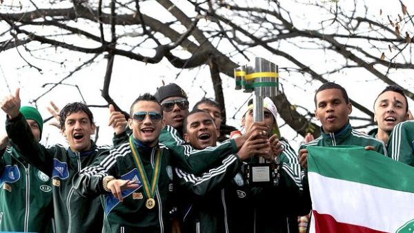 Palmeirenses em trio eltrico: Marcos provoca rivais; Valdivia perde a linha