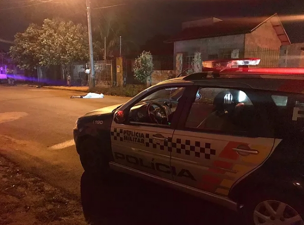 Alcoolizada, mulher mata ex-marido a facada no meio da rua