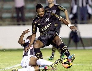 Problemas fsicos dificultam escalao do Botafogo para domingo
