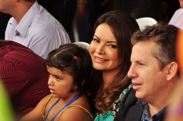 Primeira-dama de Cuiab passa por cirurgia de retirada de rins em So Paulo; Mauro acompanha