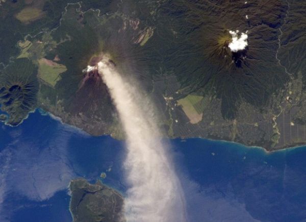 Nasa divulga imagem que mostra atividade vulcnica na Papua-Nova Guin, na Oceania