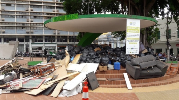 Voluntrios recolhem cinco toneladas de lixo em ruas e avenidas do centro