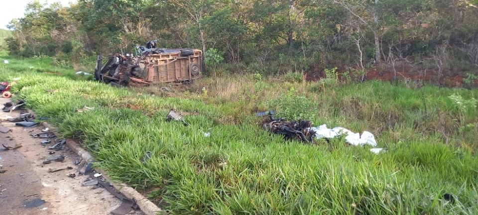 Acidente entre SW4 e van com pacientes deixa pelo menos 13 mortos em rodovia de Mato Grosso;  vdeo 