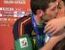 Casillas, goleiro da Espanha, beija namorada ao vivo aps conquistar Copa do Mundo