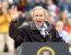 Bush limpa a mo em Clinton depois de cumprimento no Haiti