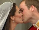 William e Kate se beijam na varanda do Palcio