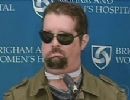 Primeiro americano a receber transplante total de face deixa o hospital