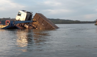 OD - Vago de carreta cai no Rio Teles Pires