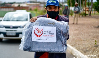 Prefeitura entrega comida e cobertores em ao de amparo a pessoas de baixa renda