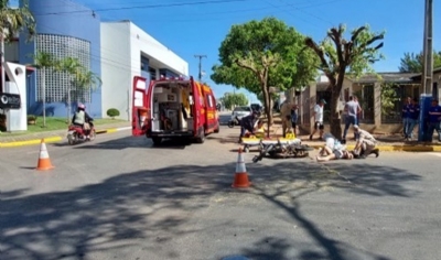 Motorista de Hilux invade preferencial e atropela mulheres em moto