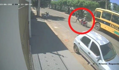 OD -  Criana  atropelada por moto em frente a escola municipal em MT