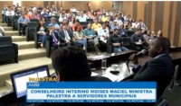 Conselheiro interino Moises Maciel ministra palestra a servidores municipais