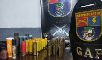 PM apreende fuzil e arsenal de armamentos que podem ter sido utilizados em roubos a bancos 2