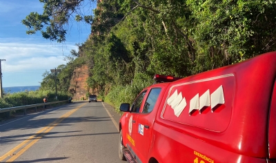 Fotos de desprendimento de rochas so atuais, mas deslizamento ocorreu no ano passado