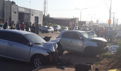 Motorista perde controle de Corolla, invade canteiro e mata duas pessoas em VG