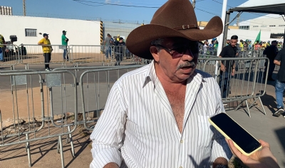 OD - Bolsonaristas aguardam presidente no Aeroporto IV