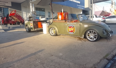 Cuiabano faz sucesso vendendo chopp em fusca conversvel customizado por suas prprias mos 2