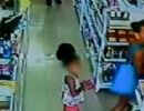 Mulher usa criana para ajudar em roubo a uma farmcia